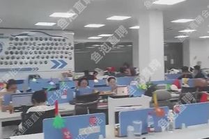 大家都在努力💪工作中