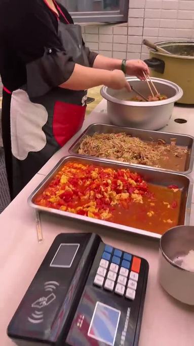 免费伙食三菜一汤