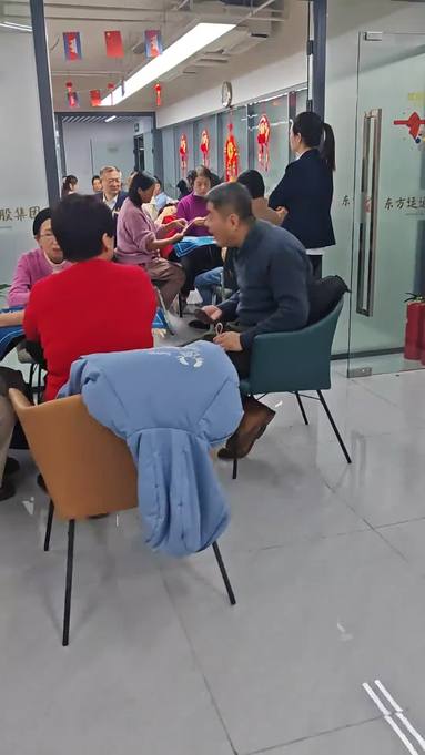 公司每月举办掼蛋比赛